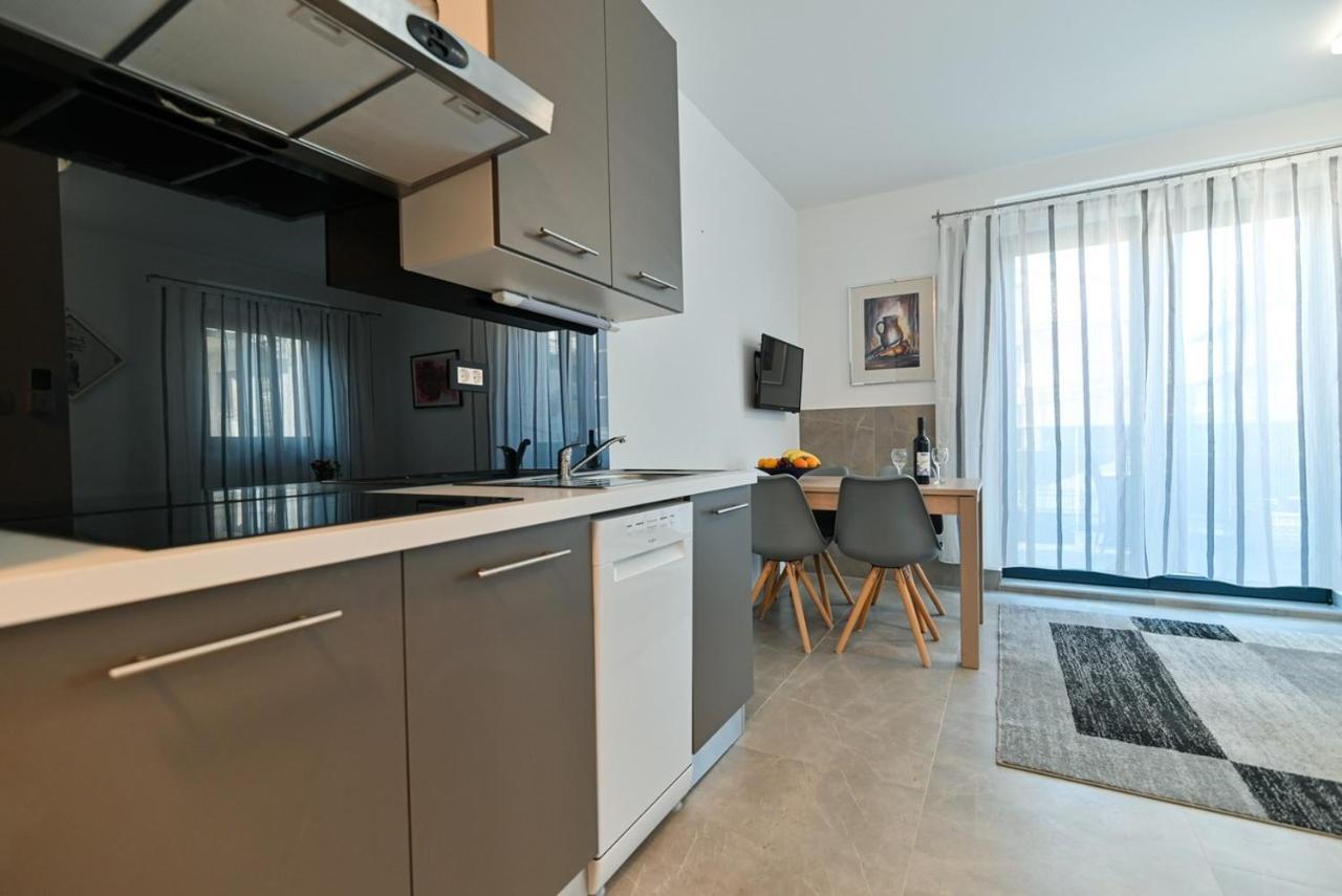 Apartments By The Sea Trogir - 21215 المظهر الخارجي الصورة